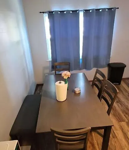 3 Bedroom Near Foundation Park Holiday home