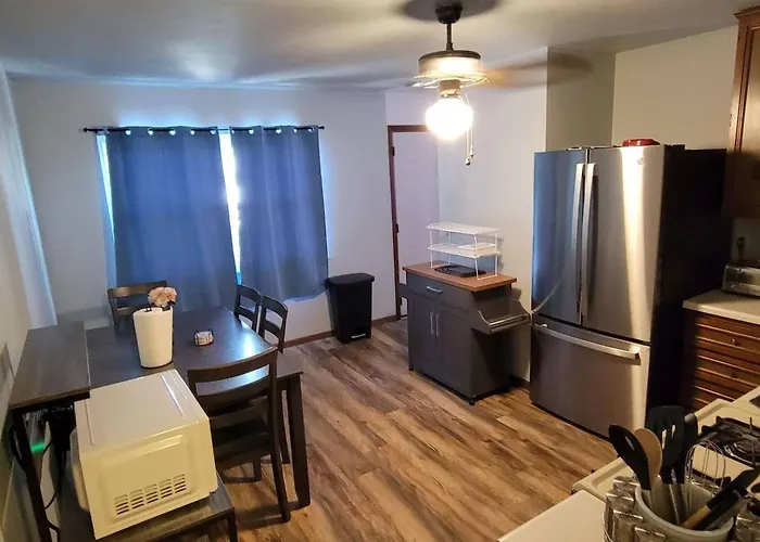 3 Bedroom Near Foundation Park *